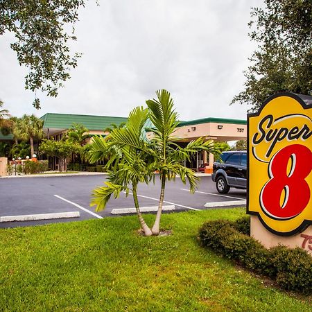 Super 8 By Wyndham North Palm Beach Bagian luar foto