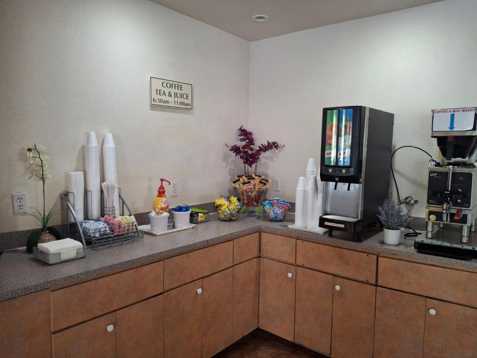 Super 8 By Wyndham North Palm Beach Bagian luar foto